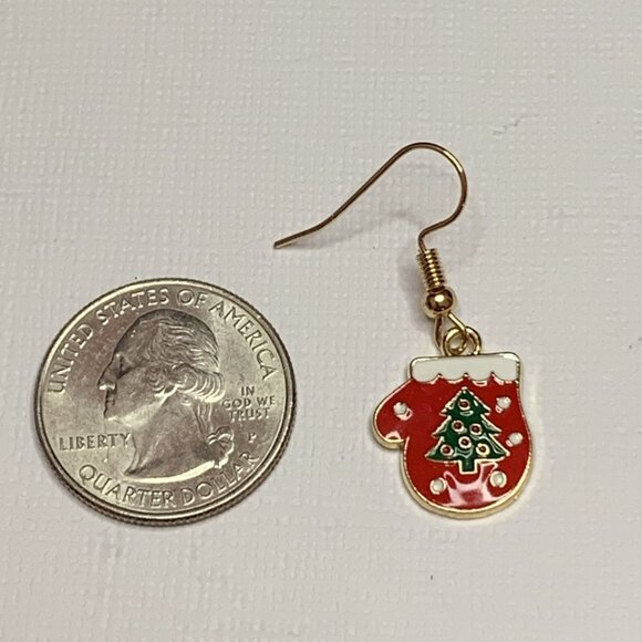 Mitten Earring, Christmas Earring, Holiday Earring, Gift Idea, Winter Earring - Picture 3 of 4